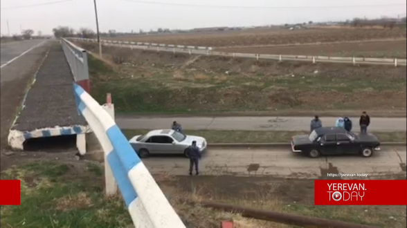 Տեսանյութ, թե ինչպես են փակվել Էջմիածնի տասնյակ մուտքերը